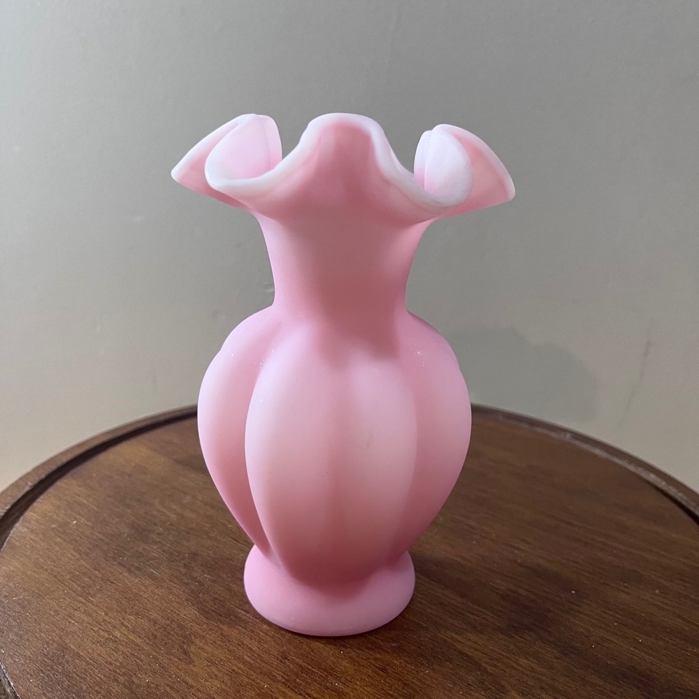 Vtg Fenton Pink Satin Glass Melon Ribbed Ruffled Rim Bud Vase 6 Inch - Picture 3 of 8